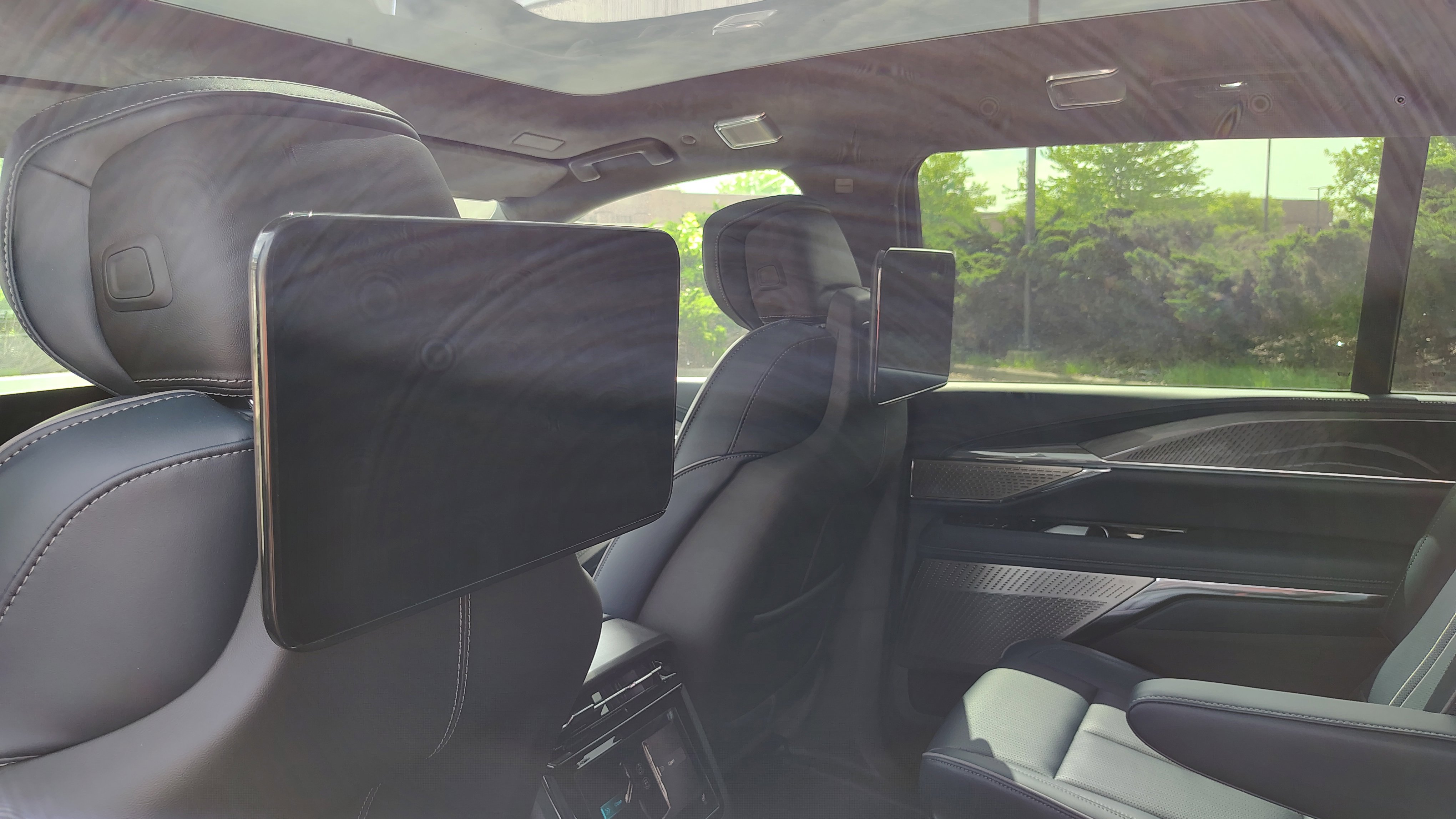 New 2025 Cadillac Escalade IQ Luxury 2 image 37