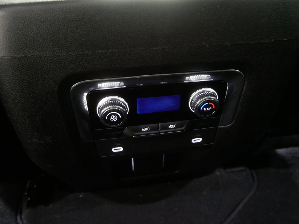 Used 2023 GMC Yukon SLT image 18