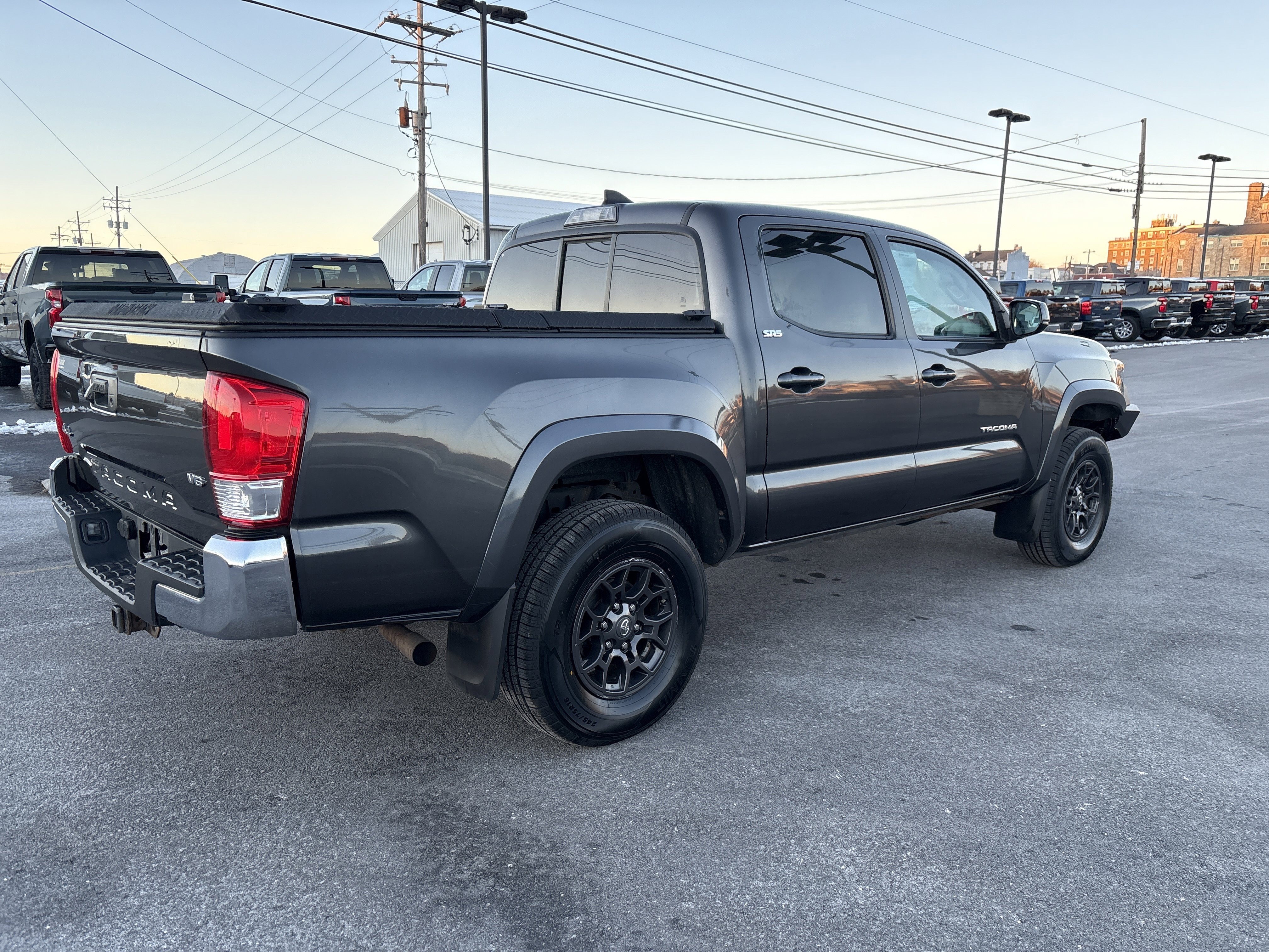 Used 2017 Toyota Tacoma SR5 image 3