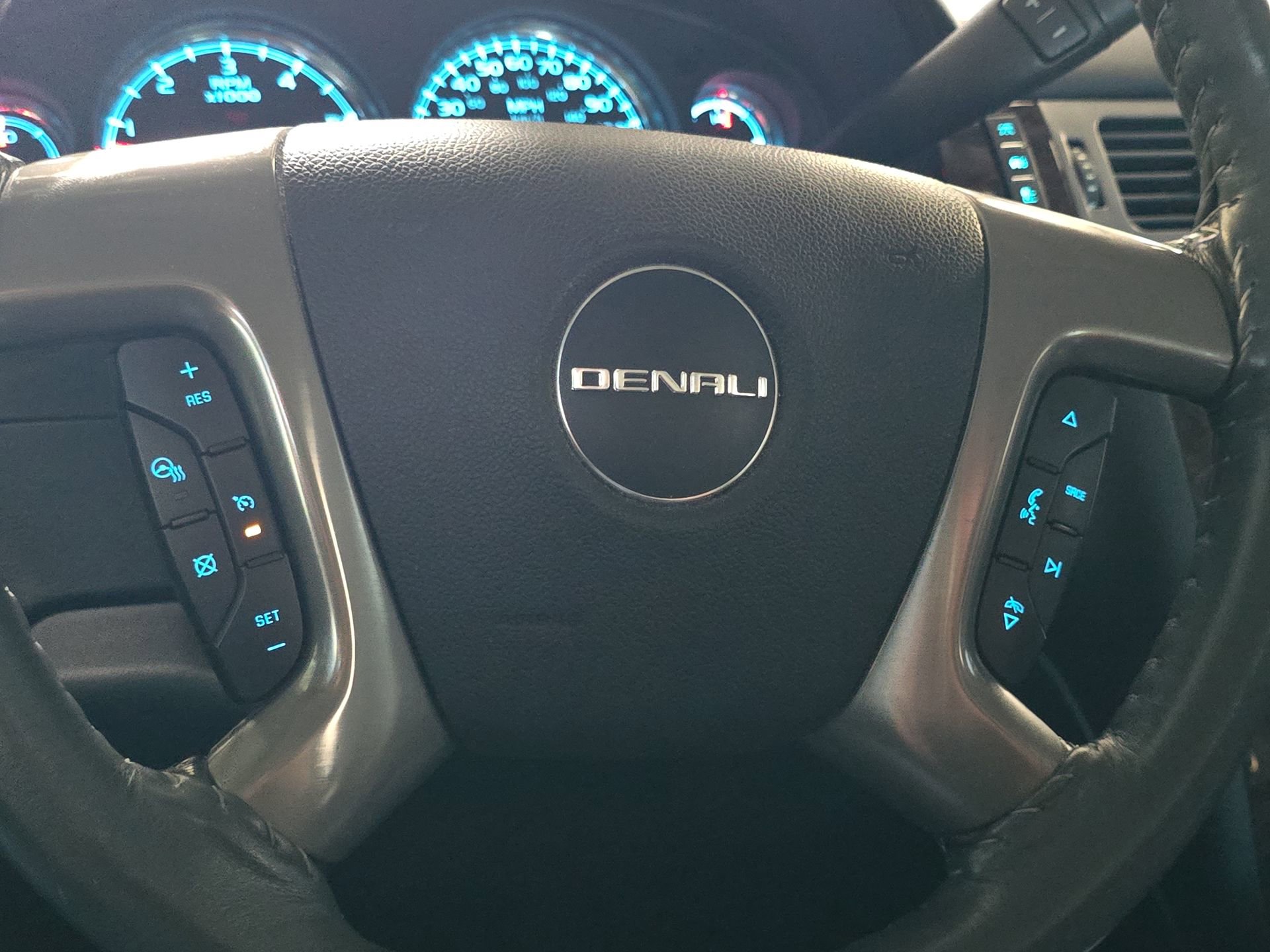 Used 2013 GMC Yukon Denali image 14