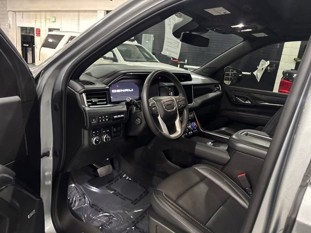 Used 2023 GMC Yukon Denali w/ Max Trailering Package AWD/4WD image 10
