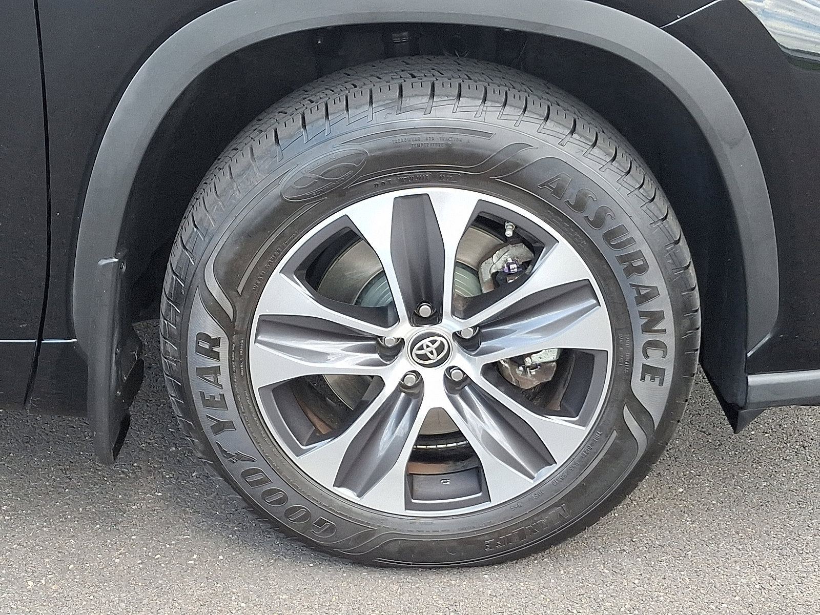 Used 2020 Toyota Highlander XLE image 8