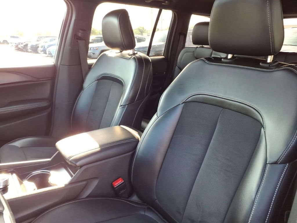 Certified 2024 Jeep Grand Cherokee Altitude AWD/4WD image 10