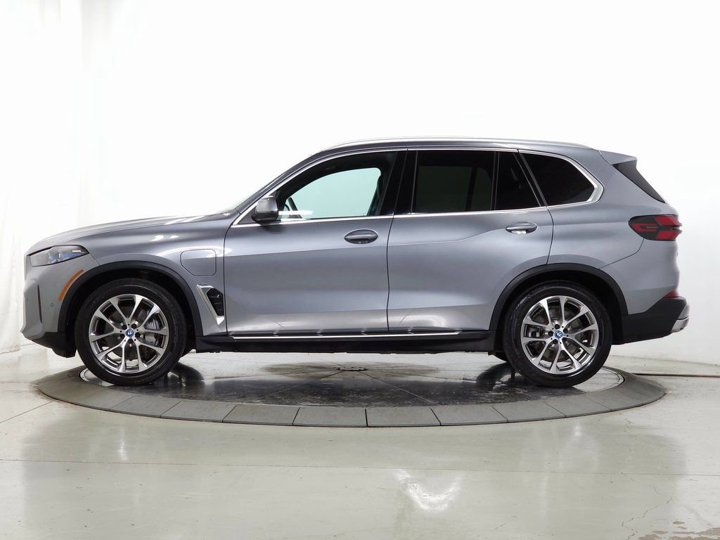 Used 2024 BMW X5 xDrive50e image 4