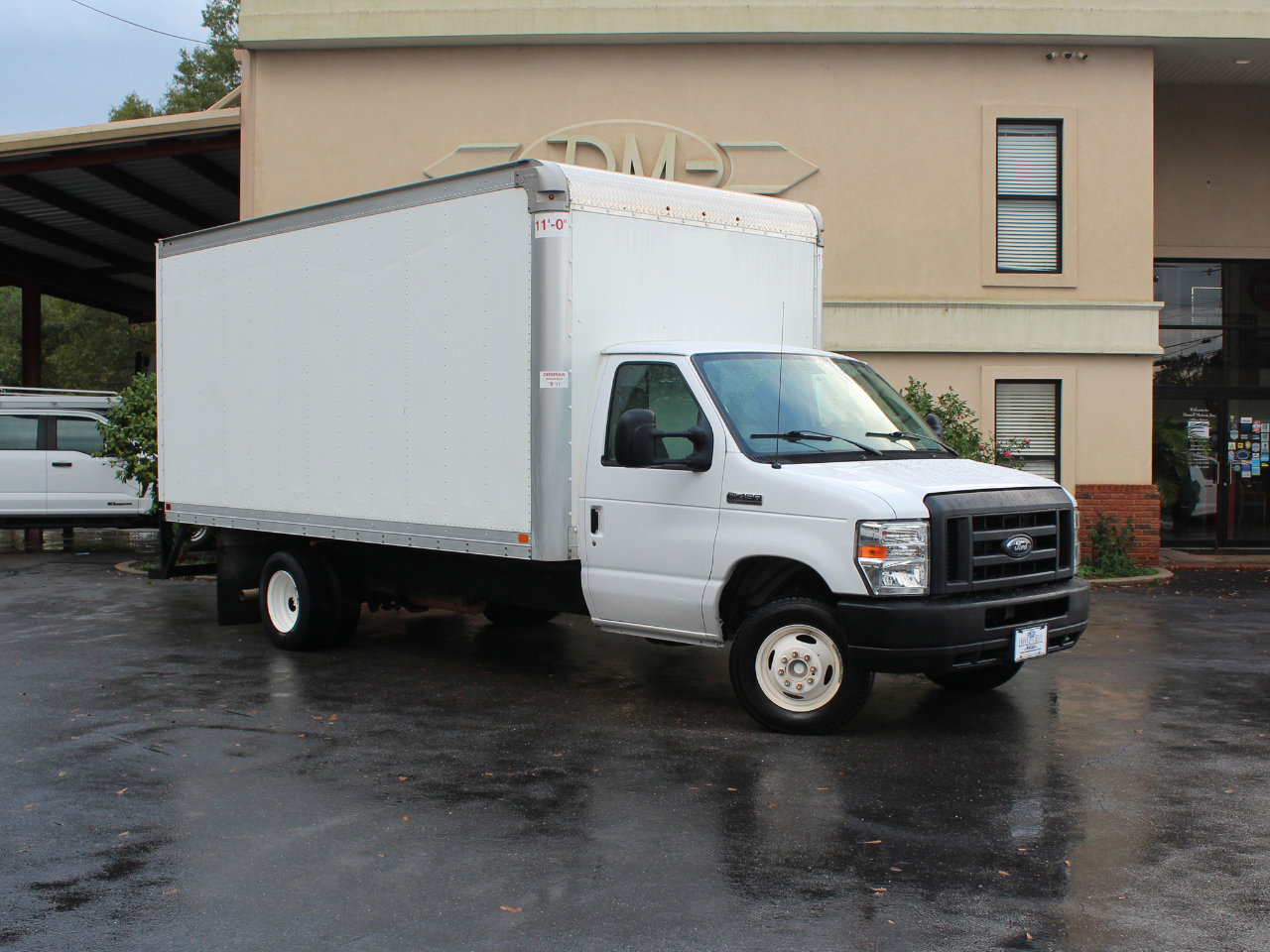 Used 2019 Ford E-450 and Econoline 450 Super Duty w/ Power Windows & Locks Group image 4