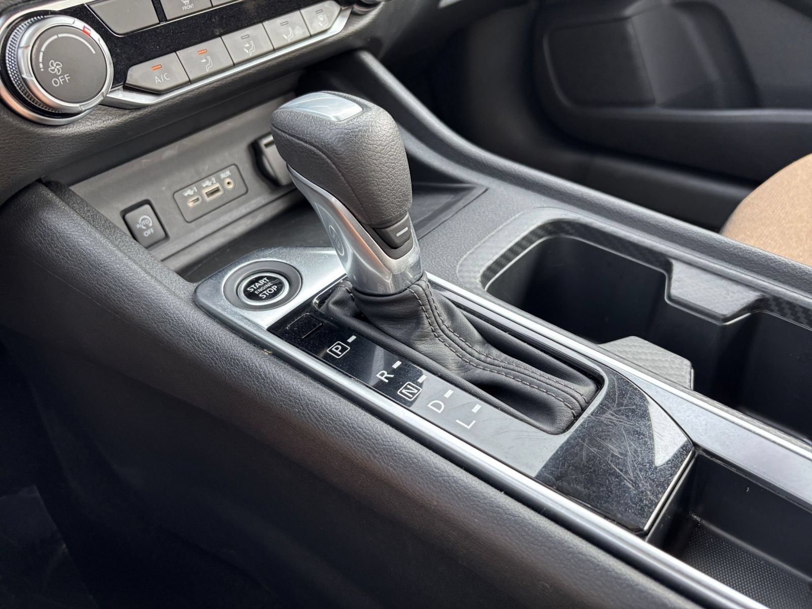 Used 2025 Nissan Sentra SV FWD image 38