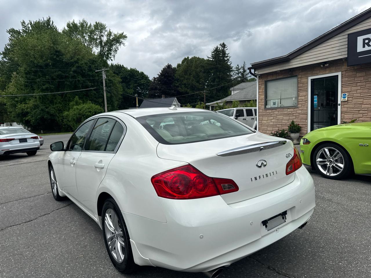 Used 2013 INFINITI G37 x Sedan w/ Premium Pkg AWD/4WD image 11