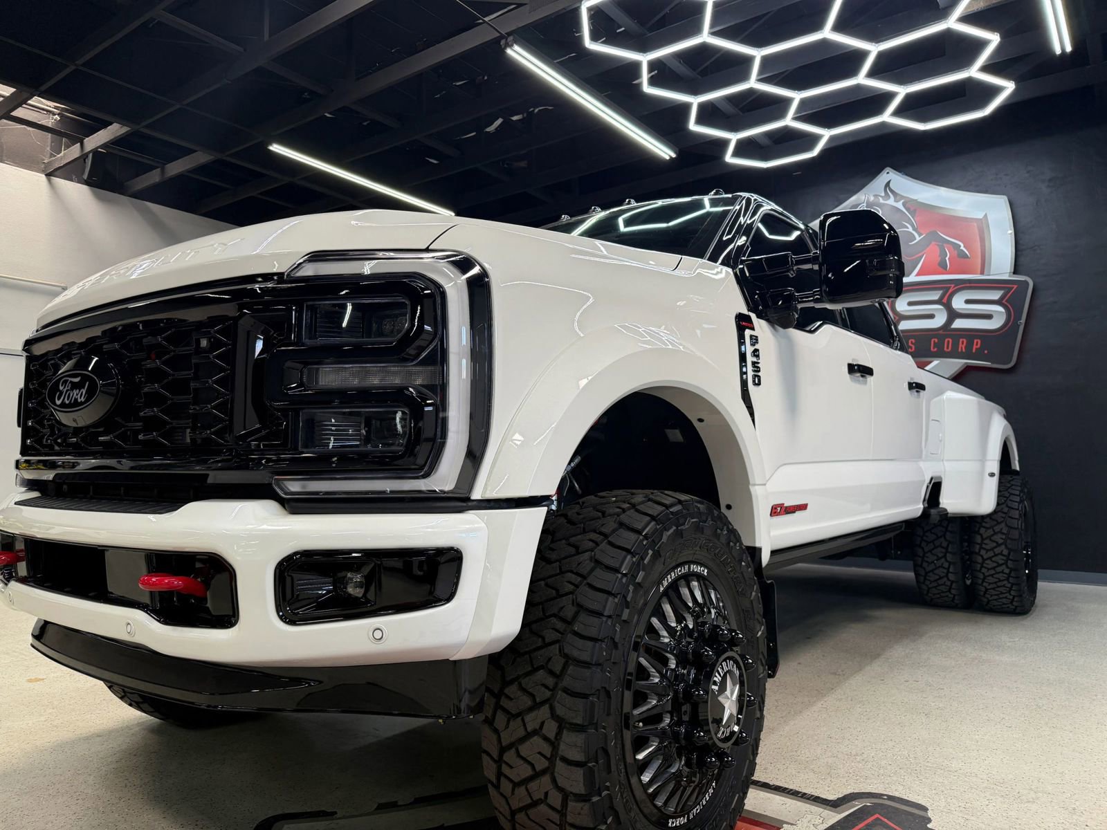 Used 2024 Ford F450 Limited w/ FX4 Off-Road Package image 5