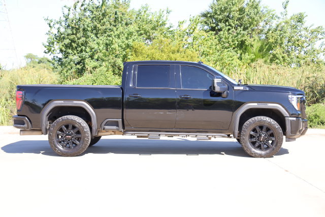 Used 2024 GMC Sierra 2500 AT4 w/ Technology Package AWD/4WD image 4