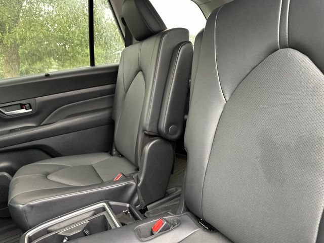 Certified 2025 Toyota Grand Highlander XLE FWD image 7