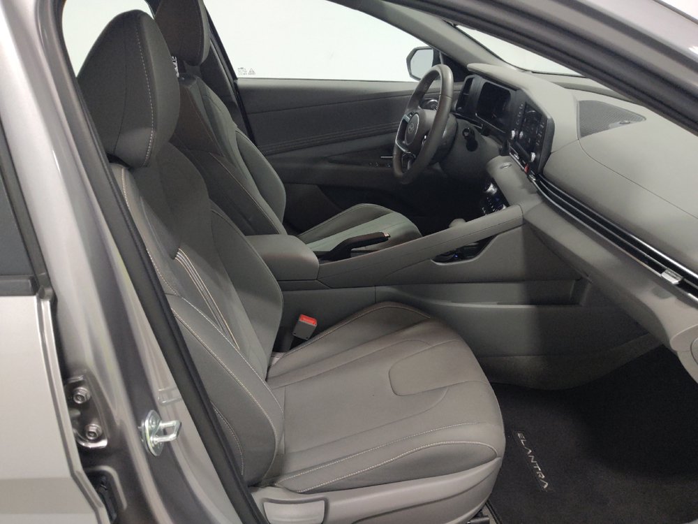 Used 2025 Hyundai Elantra Sport FWD image 21