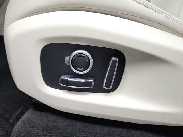 Used 2025 Jaguar F-PACE R-Dynamic S image 31