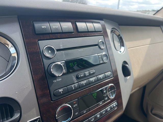 Used 2013 Ford Expedition XLT image 18