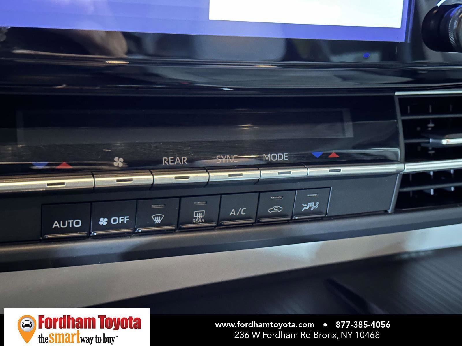 Used 2024 Toyota Sienna LE image 24