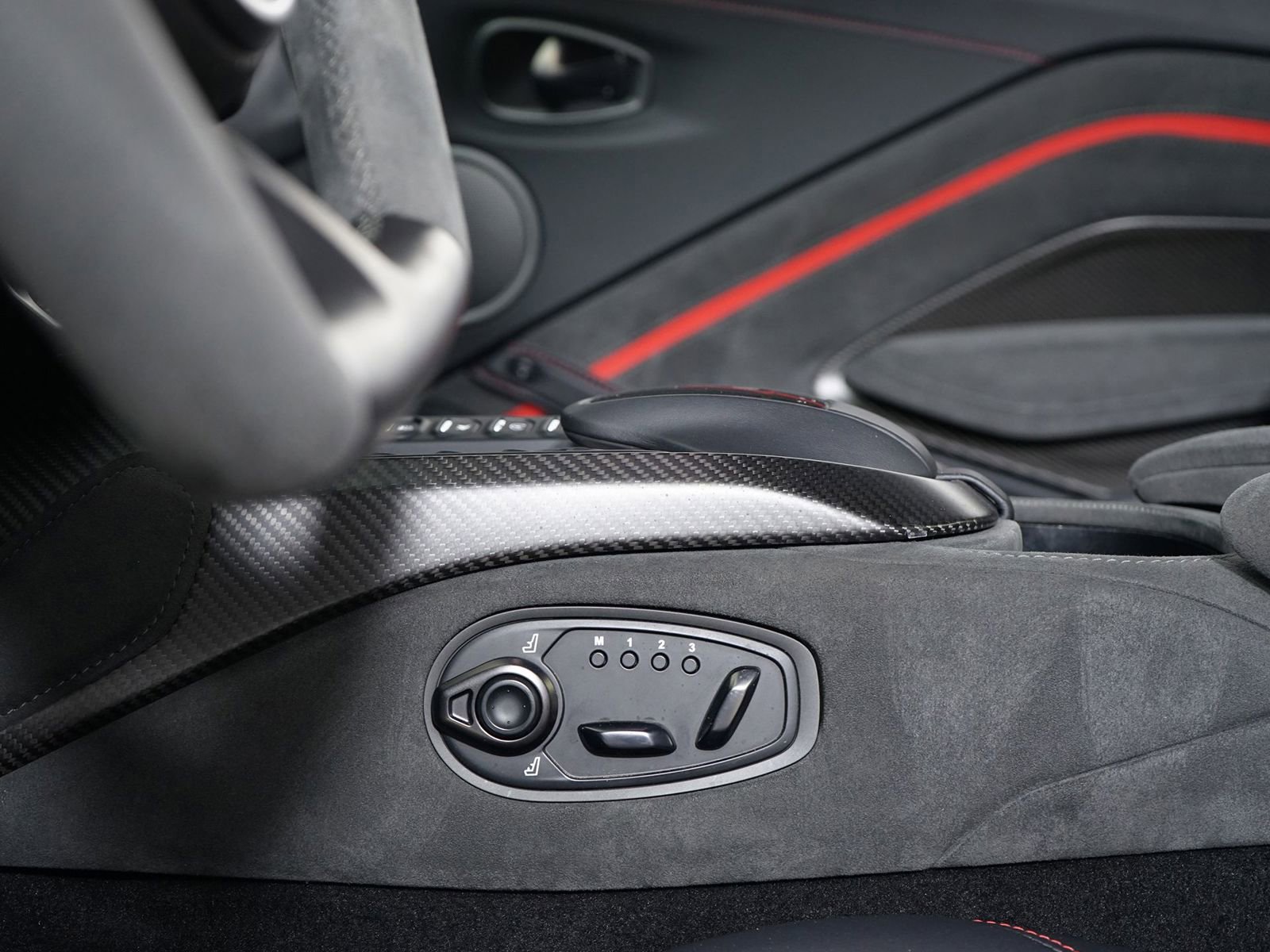 Used 2023 Aston Martin V8 Vantage Coupe RWD image 24