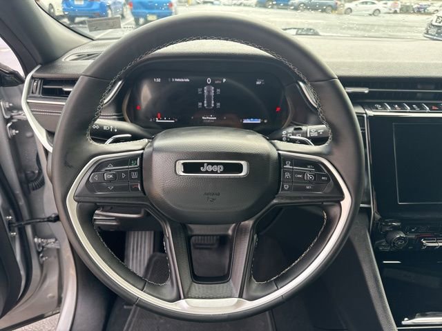 Used 2025 Jeep Grand Cherokee Altitude AWD/4WD image 17