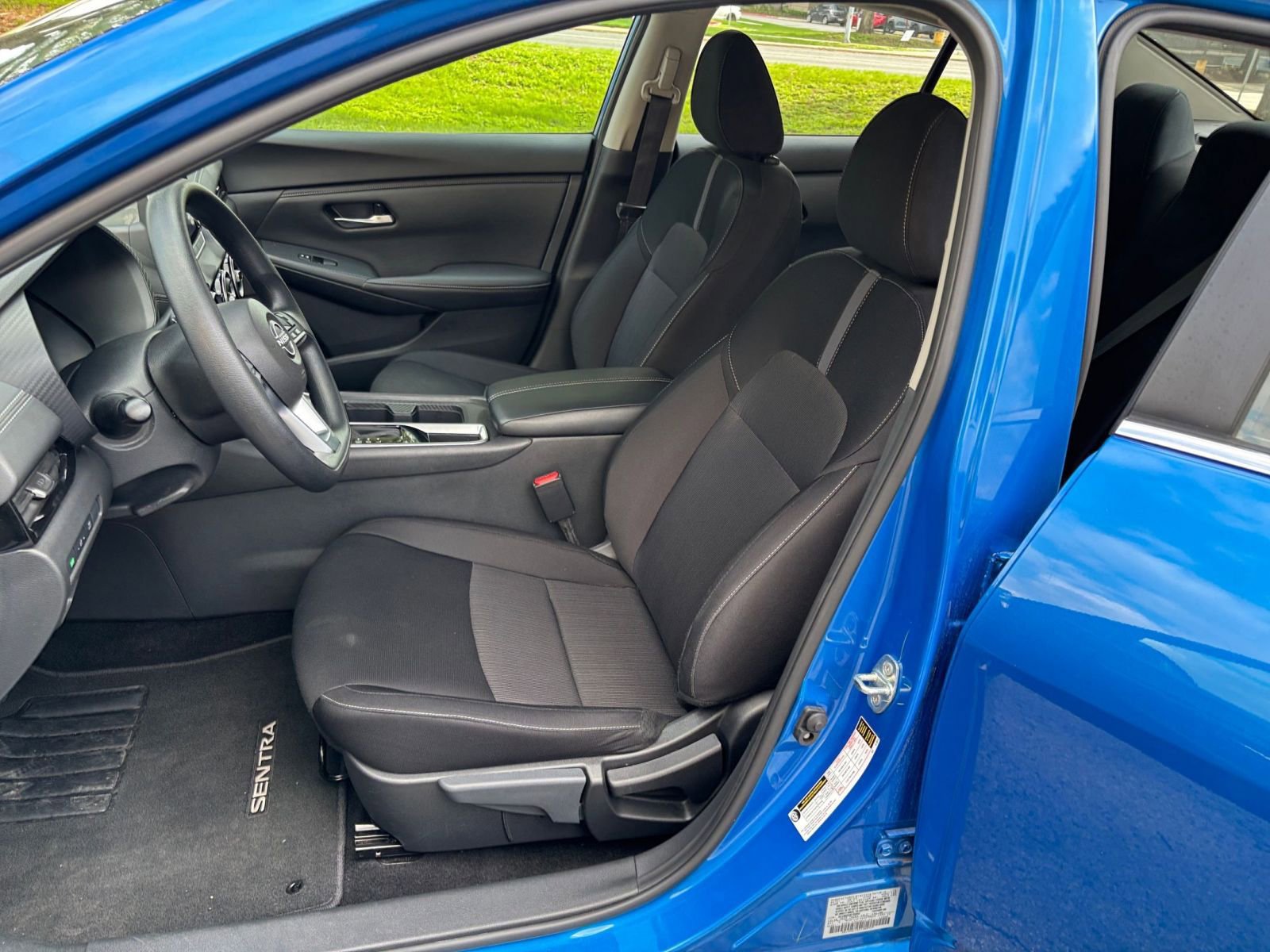 Used 2025 Nissan Sentra SV FWD image 31