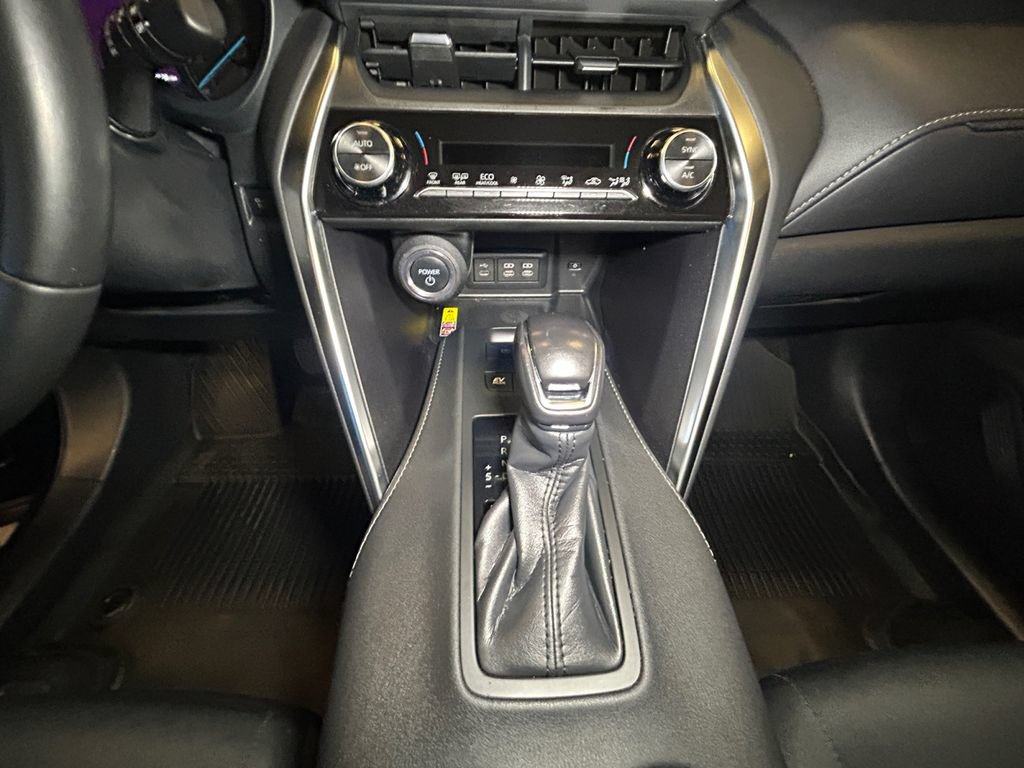 Used 2024 Toyota Venza LE AWD/4WD image 11