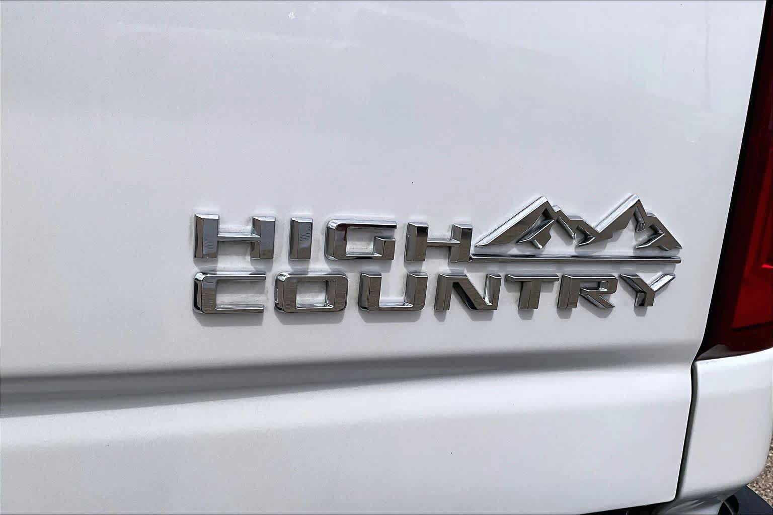 Used 2023 Chevrolet Silverado 2500 High Country w/ Z71 Off-Road Package AWD/4WD image 9