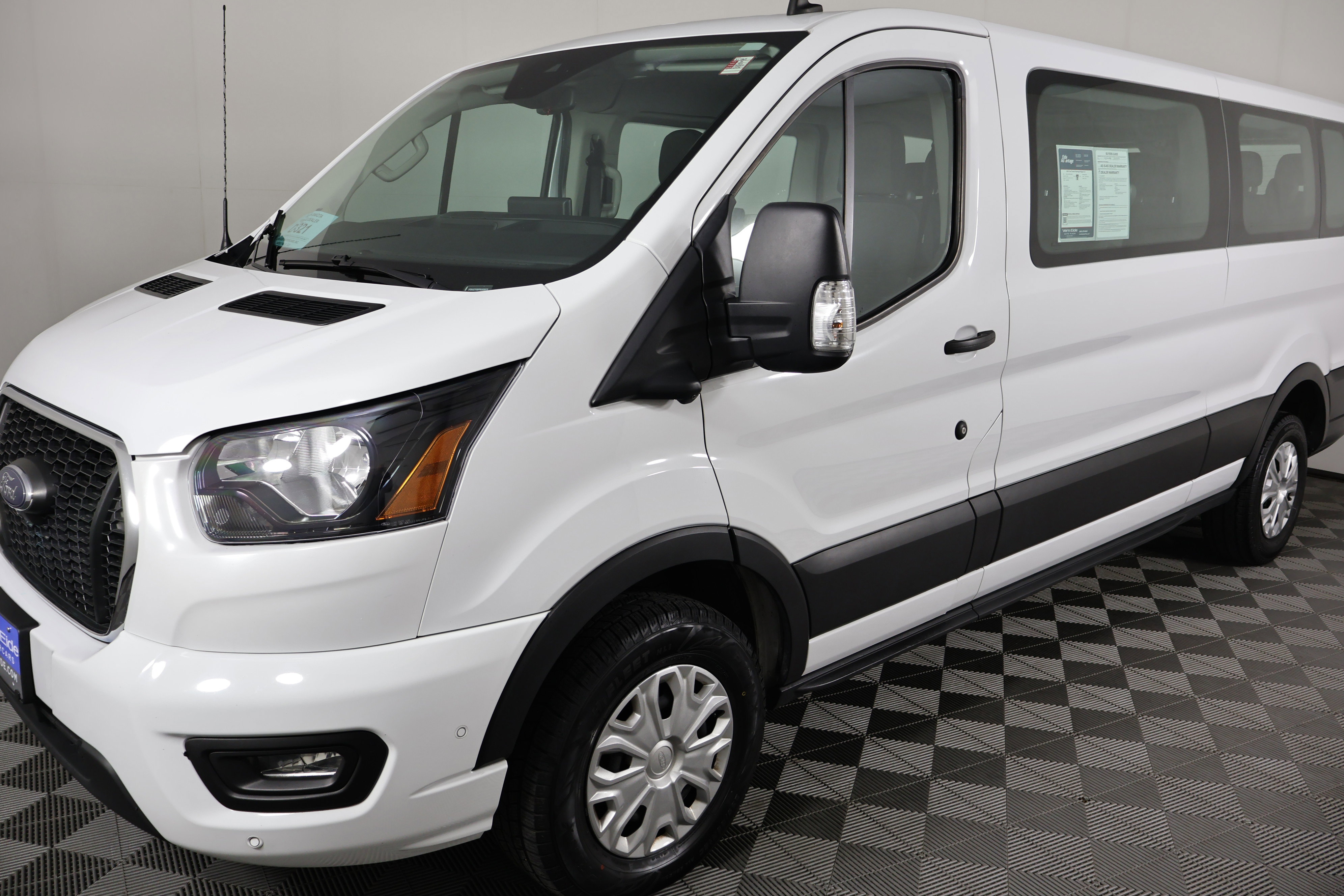 Used 2023 Ford Transit 350 XLT image 10