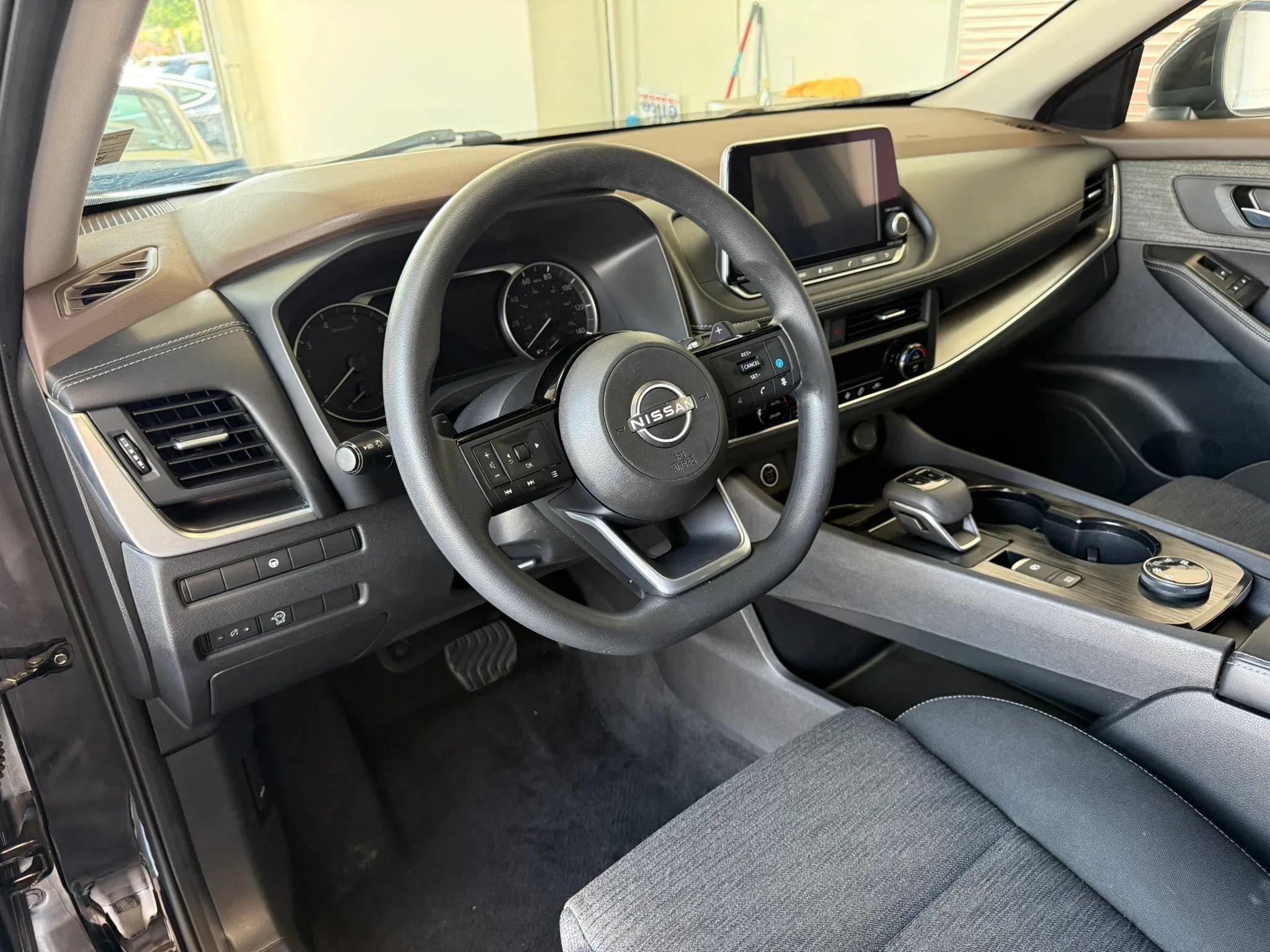 Used 2023 Nissan Rogue SV AWD/4WD image 15