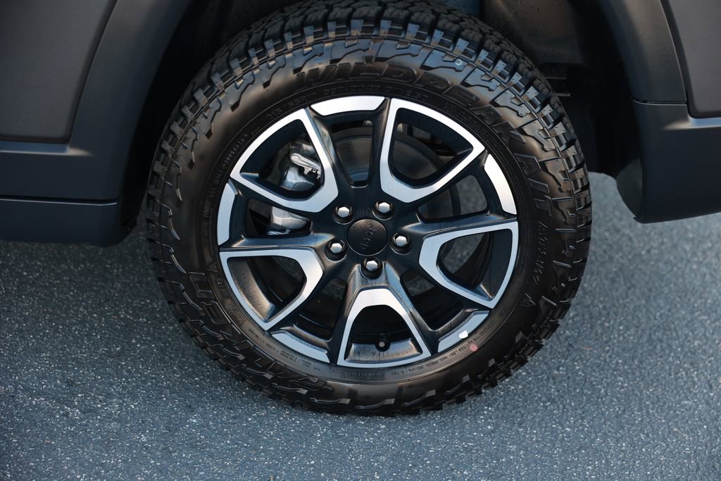 Used 2024 Jeep Compass Trailhawk AWD/4WD image 10