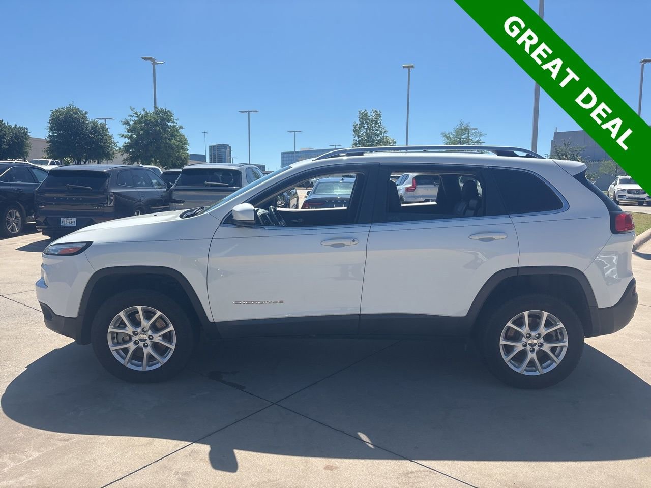 Used 2017 Jeep Cherokee Latitude w/ Safety/Convenience Group image 8
