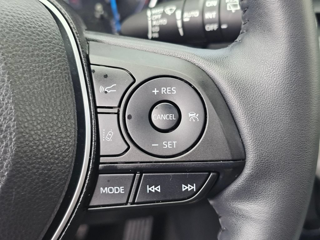 Certified 2023 Toyota RAV4 XLE Premium AWD/4WD image 32
