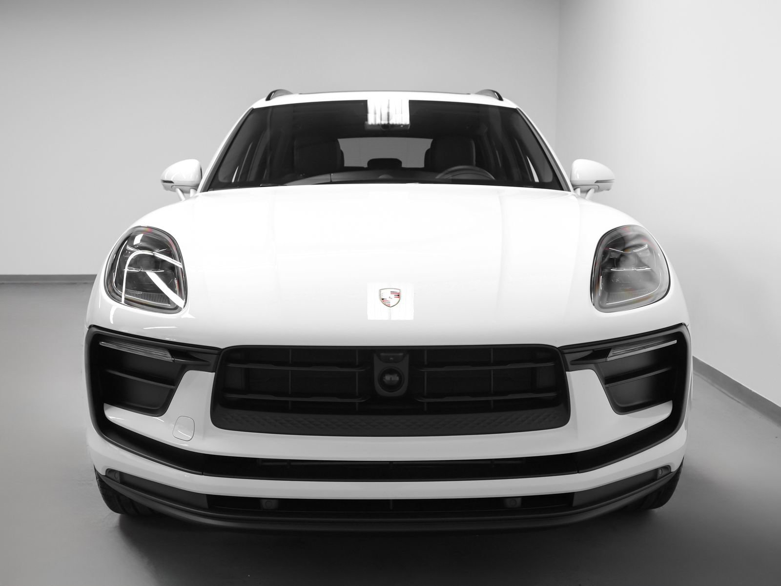 Certified 2026 Porsche Macan image 8