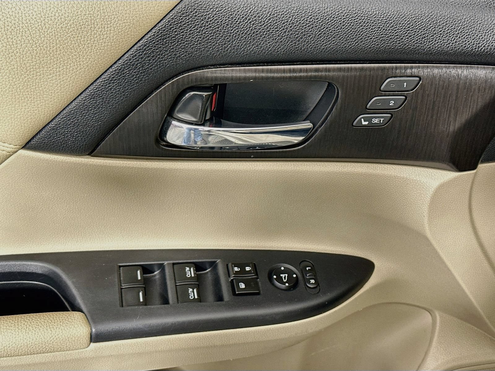Used 2015 Honda Accord EX-L image 18