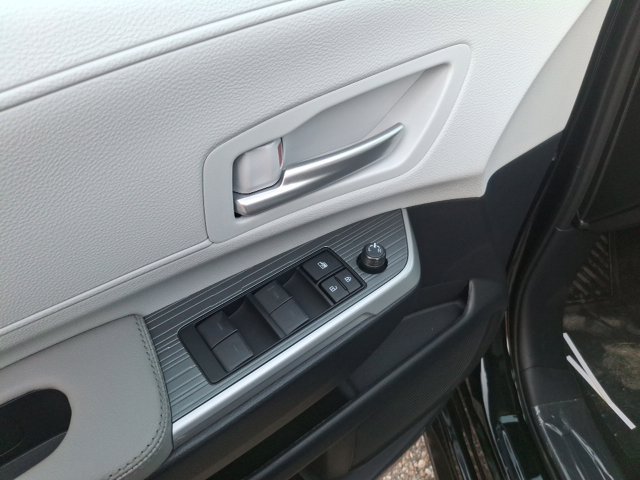 New 2026 Toyota Sienna XLE AWD/4WD image 11