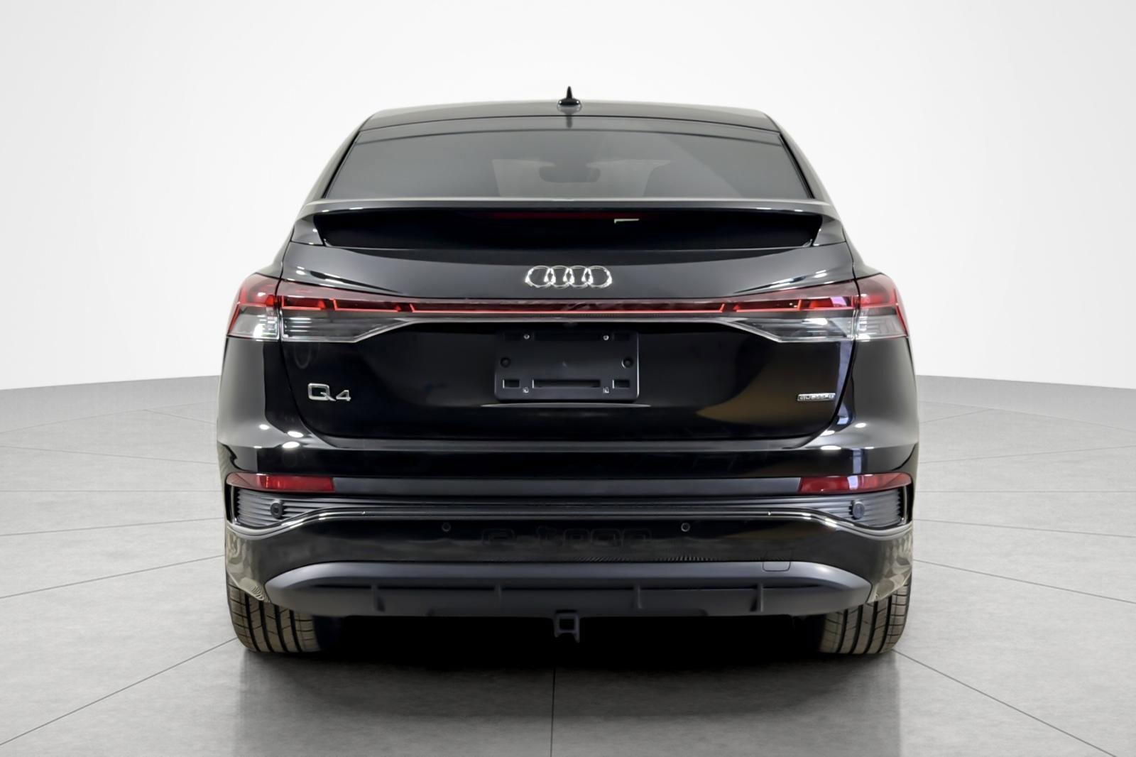 Used 2025 Audi Q4 e-tron Premium w/ Convenience Package image 4