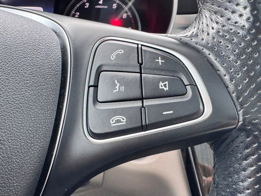 Used 2019 Mercedes-Benz GLC 300 4MATIC image 20