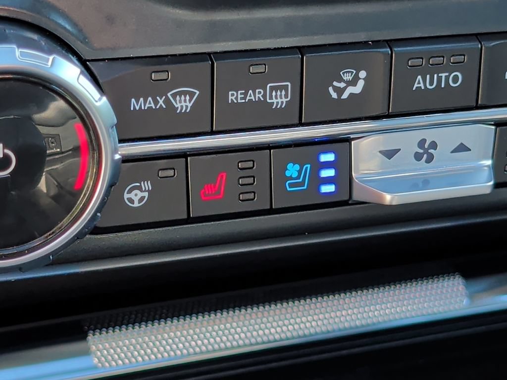 Used 2025 Ford F150 Lariat AWD/4WD image 27
