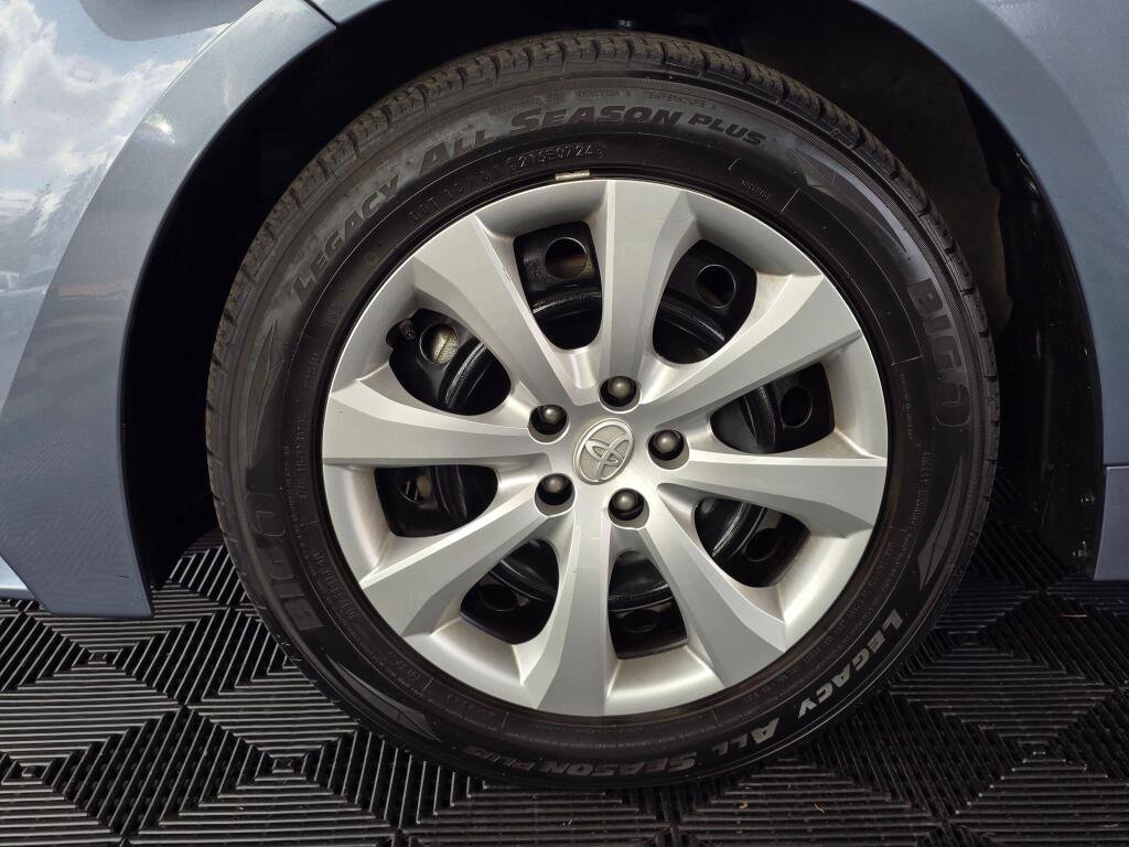 Used 2024 Toyota Corolla LE FWD image 11