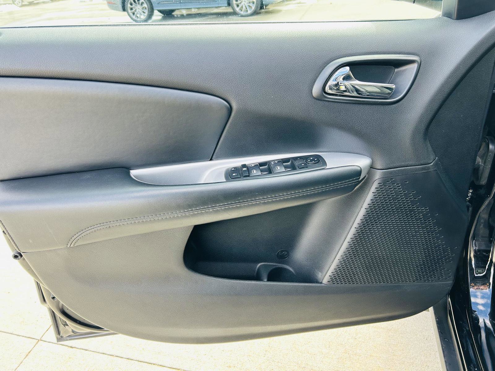 Used 2019 Dodge Journey SE w/ Mopar Chrome Accent Package image 5