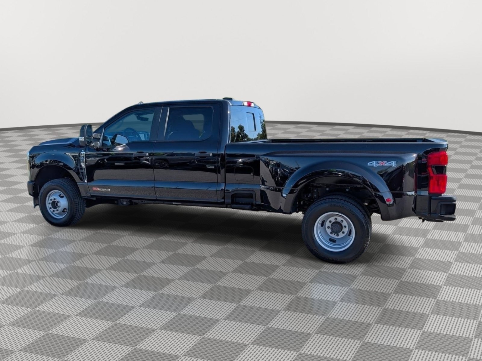 Used 2025 Ford F350 XL w/ 360-Degree Camera Package AWD/4WD image 2