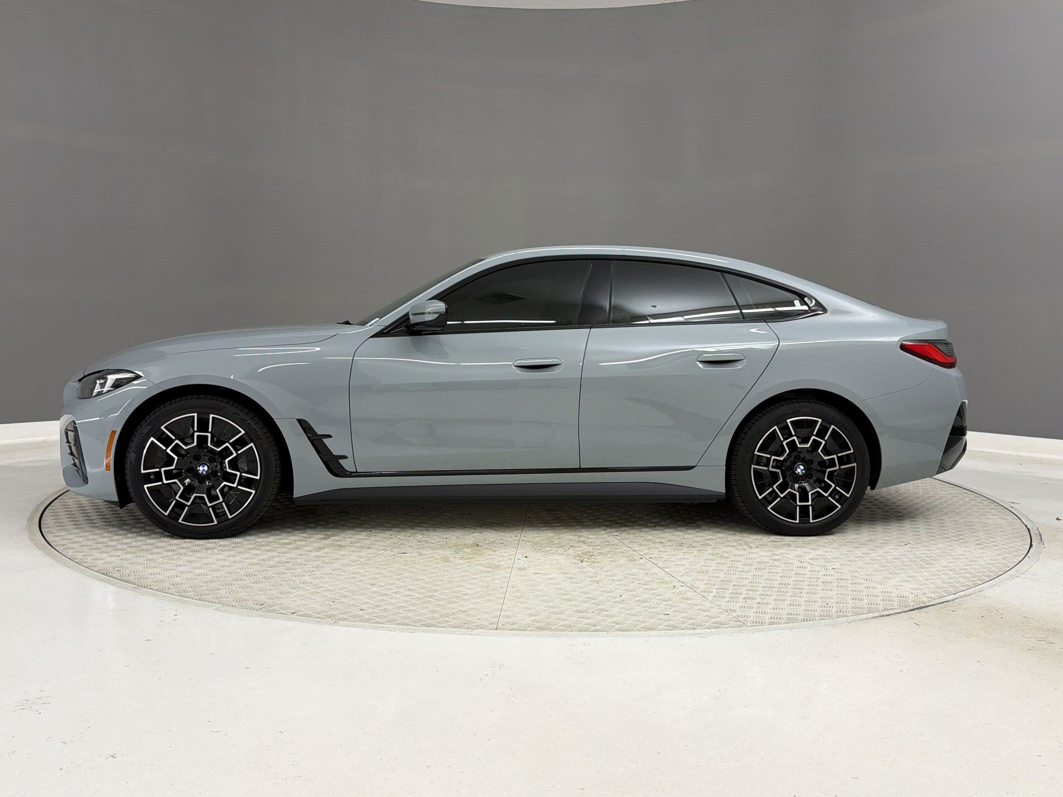 New 2026 BMW i4 eDrive40 w/ M Sport Package RWD image 2