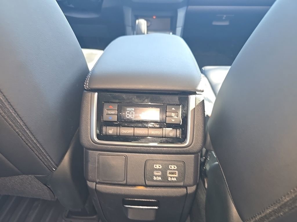 Certified 2025 Subaru Ascent Limited w/ Popular Package #2 image 33