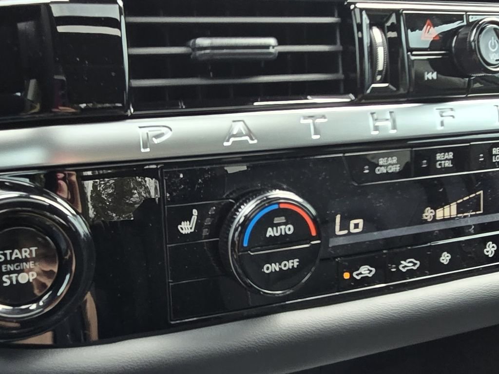 New 2026 Nissan Pathfinder SL w/ SL Premium Package image 18