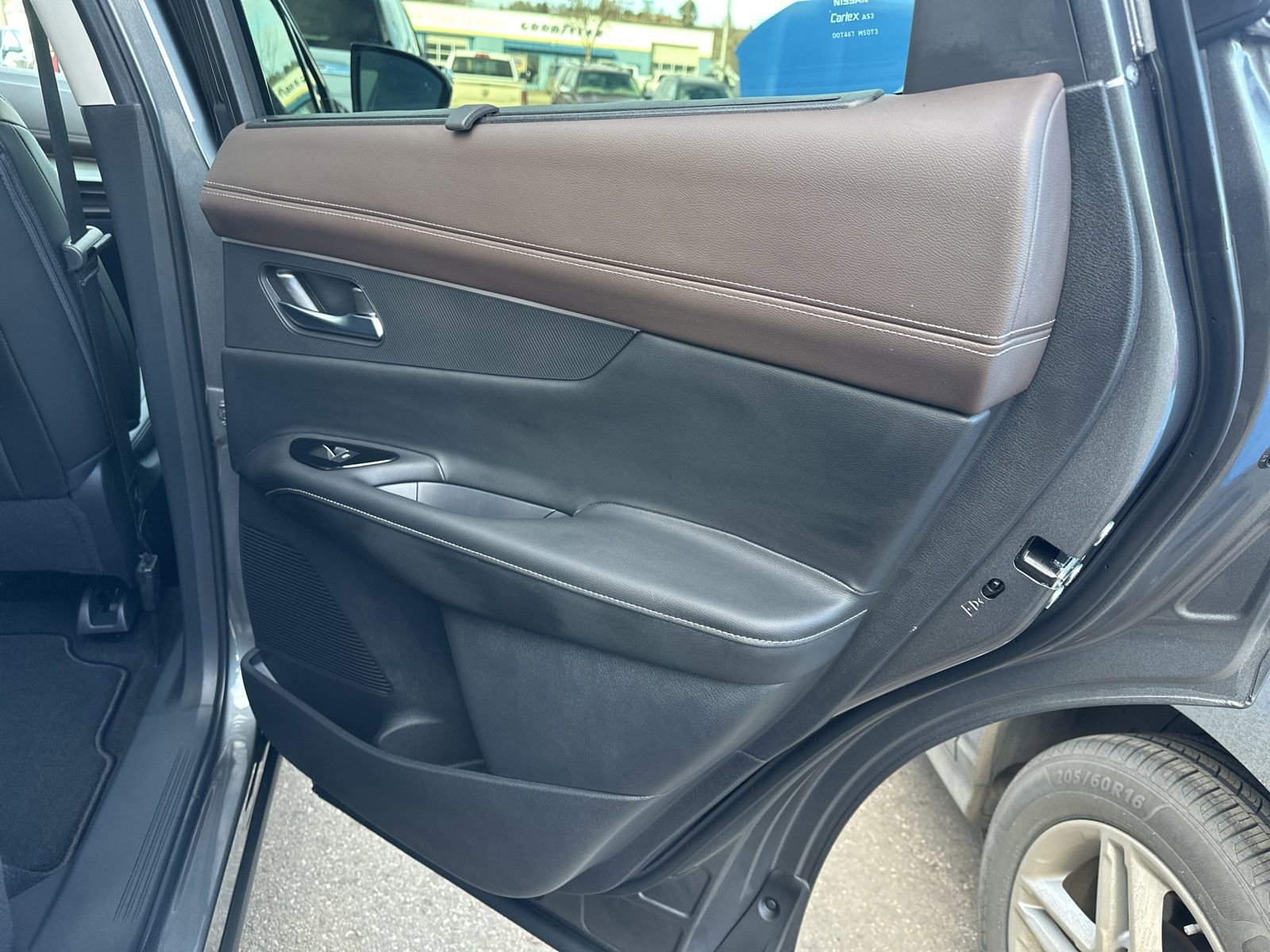 Used 2025 Nissan Murano Platinum w/ Cargo Package image 35