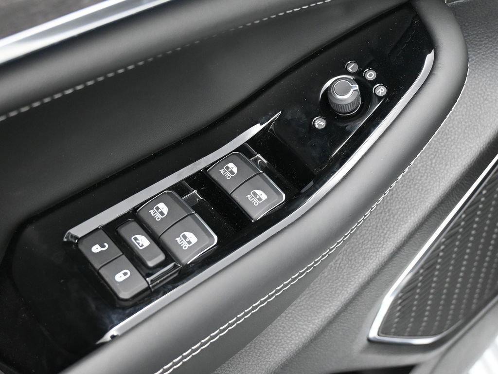 Used 2024 Jeep Grand Cherokee Overland w/ Luxury Tech Group IV image 40