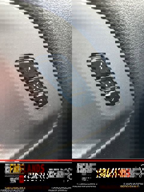 Used 2018 Chrysler Pacifica Limited image 32