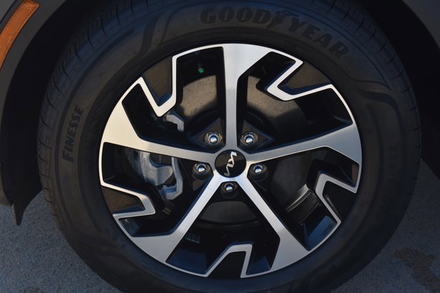 Used 2025 Kia Sportage EX image 10