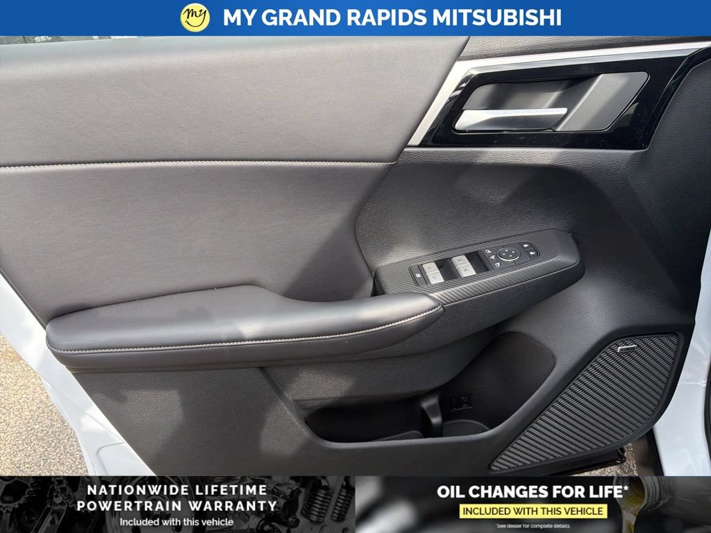 New 2026 Mitsubishi Outlander AWD image 12