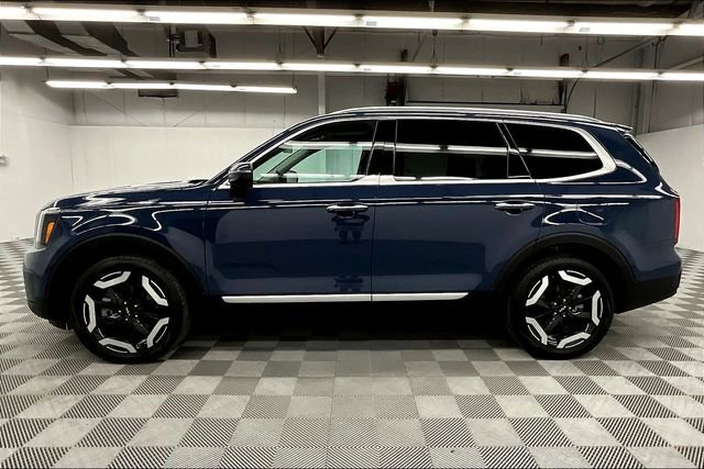 Used 2025 Kia Telluride S image 14