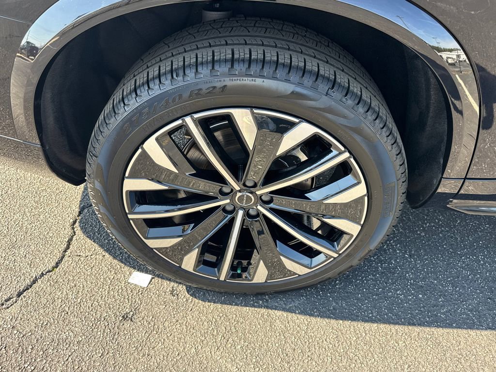 Used 2025 Volvo XC90 B6 Ultra w/ Lounge Package image 18