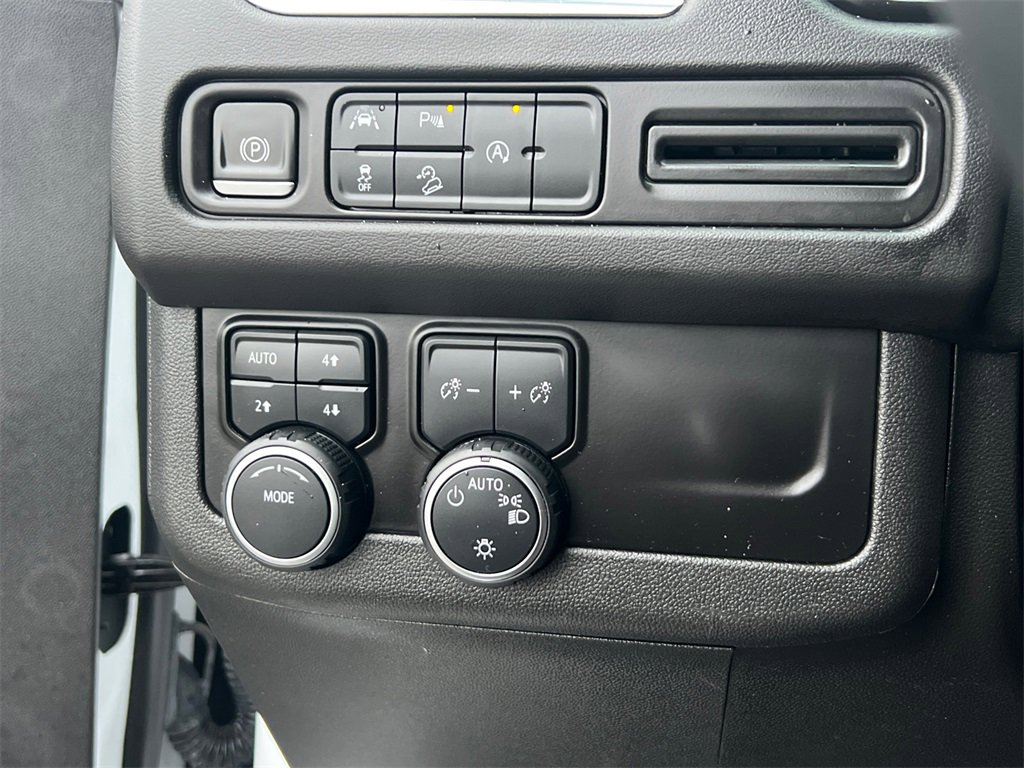 Used 2023 Chevrolet Suburban Premier image 27