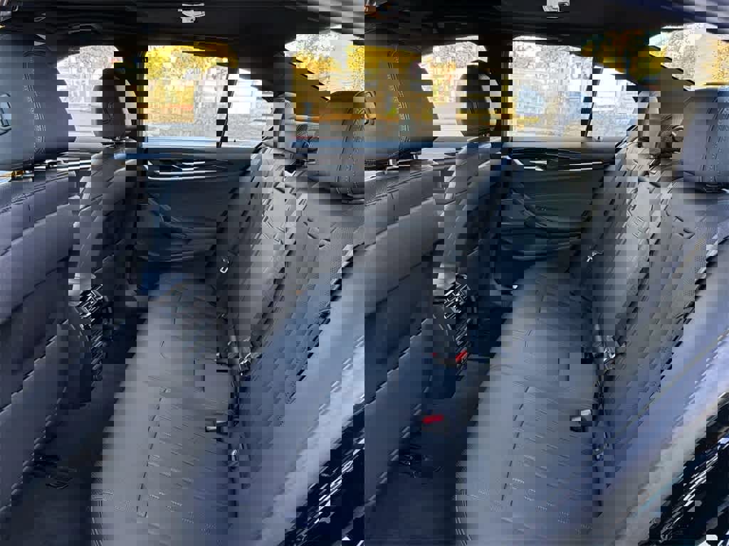 Used 2023 BMW 530e xDrive image 30