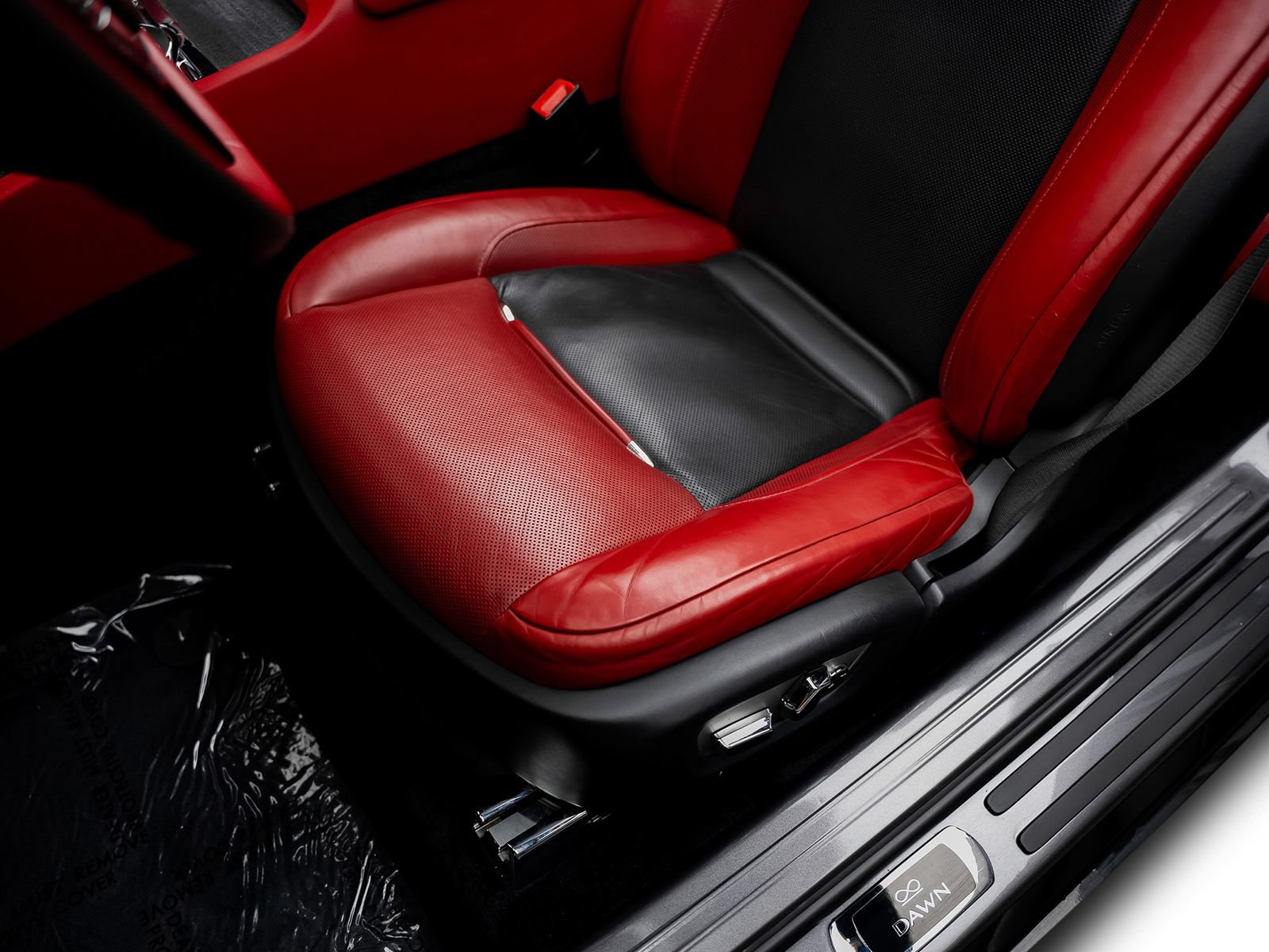 Used 2018 Rolls-Royce Dawn RWD image 34